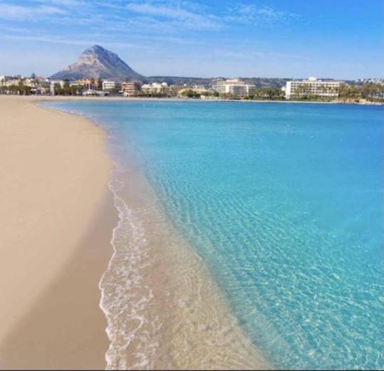 ACOGEDOR Y PRECIOSO ÁTICO EN JAVEA Primera línea playa Bagian luar foto