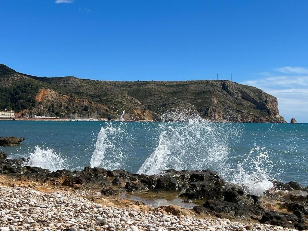 ACOGEDOR Y PRECIOSO ÁTICO EN JAVEA Primera línea playa Bagian luar foto